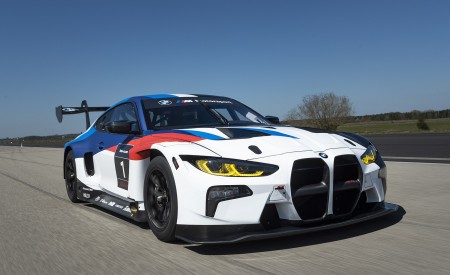 2022 BMW M4 GT3 Front Three-Quarter Wallpapers 450x275 (3)