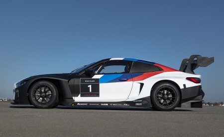 2022 BMW M4 GT3 Side Wallpapers 450x275 (23)