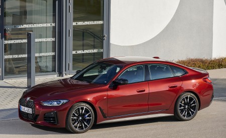2022 BMW M440i xDrive Gran Coupe (Color: Aventurine Red) Front Three-Quarter Wallpapers 450x275 (43)