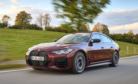 2022 BMW M440i xDrive Gran Coupe (Color: Aventurine Red) Front Three-Quarter Wallpapers 450x275 (20)