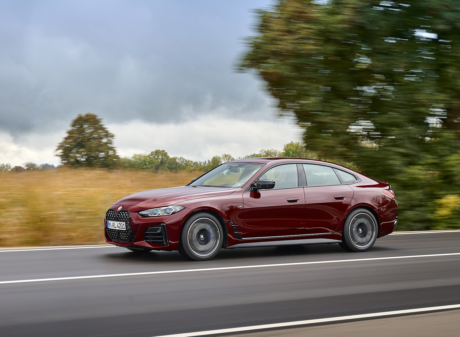 2022 BMW M440i xDrive Gran Coupe (Color: Aventurine Red) Front Three-Quarter Wallpapers (3)