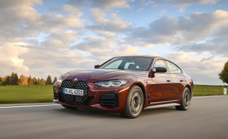2022 BMW M440i xDrive Gran Coupe (Color: Aventurine Red) Front Three-Quarter Wallpapers 450x275 (21)