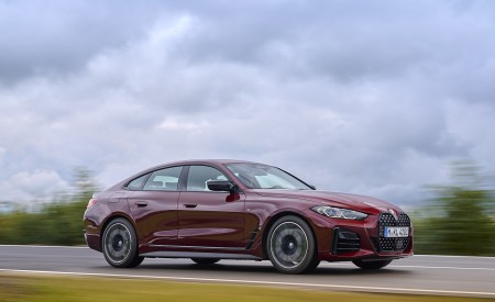 2022 BMW M440i xDrive Gran Coupe (Color: Aventurine Red) Front Three-Quarter Wallpapers 450x275 (10)