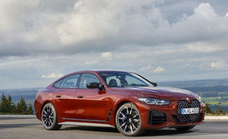 2022 BMW M440i xDrive Gran Coupe (Color: Aventurine Red) Front Three-Quarter Wallpapers 450x275 (65)
