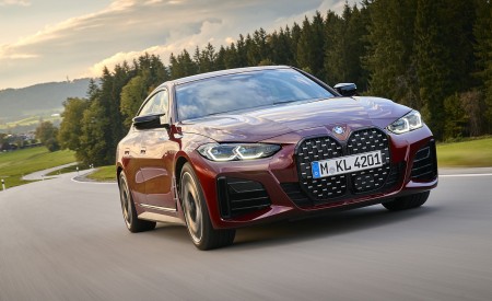 2022 BMW M440i xDrive Gran Coupe (Color: Aventurine Red) Front Three-Quarter Wallpapers 450x275 (22)