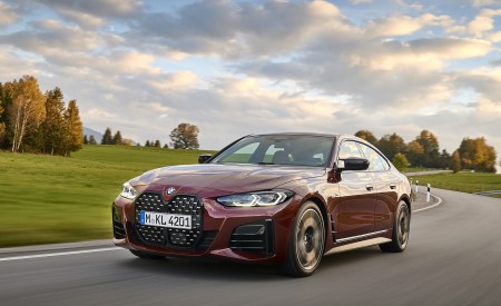 2022 BMW M440i xDrive Gran Coupe (Color: Aventurine Red) Front Three-Quarter Wallpapers 450x275 (23)