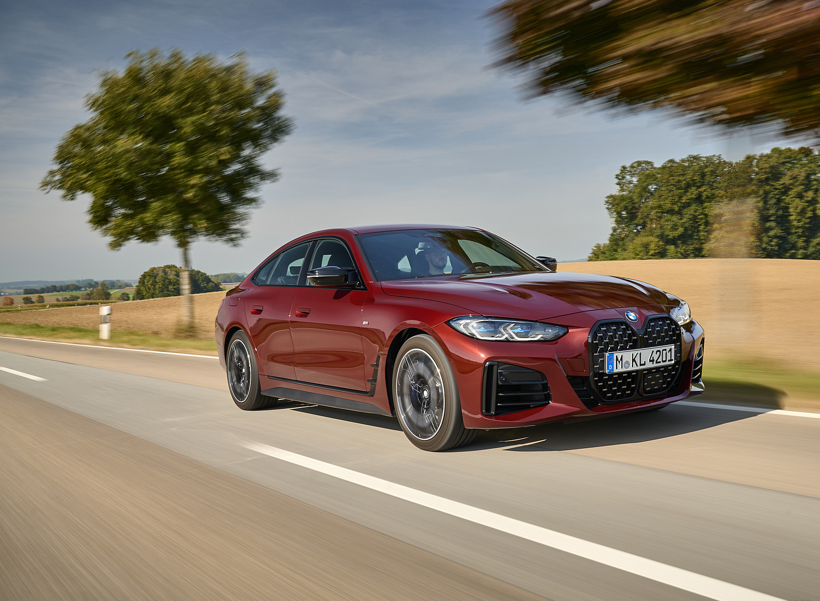 2022 BMW M440i xDrive Gran Coupe (Color: Aventurine Red) Front Three-Quarter Wallpapers (1)