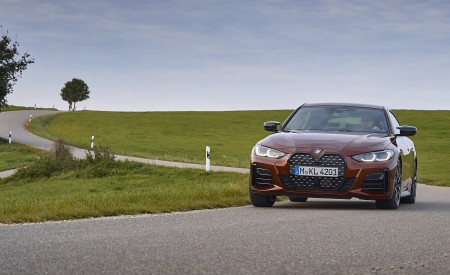 2022 BMW M440i xDrive Gran Coupe (Color: Aventurine Red) Front Wallpapers 450x275 (30)