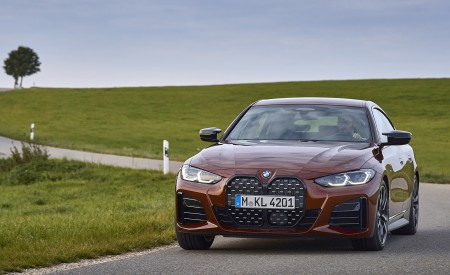 2022 BMW M440i xDrive Gran Coupe (Color: Aventurine Red) Front Wallpapers 450x275 (31)