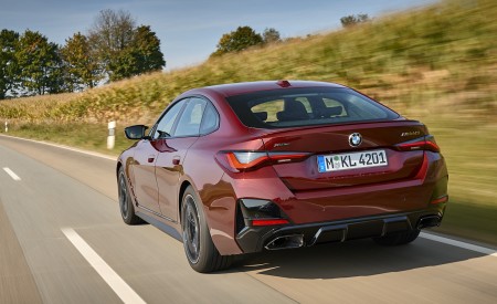 2022 BMW M440i xDrive Gran Coupe (Color: Aventurine Red) Rear Three-Quarter Wallpapers 450x275 (2)