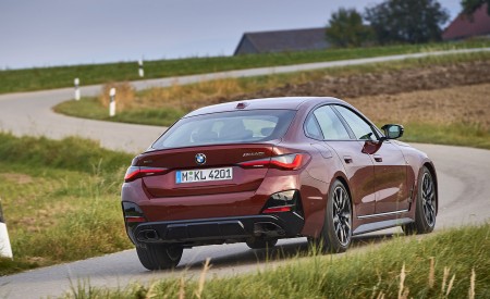 2022 BMW M440i xDrive Gran Coupe (Color: Aventurine Red) Rear Three-Quarter Wallpapers 450x275 (33)
