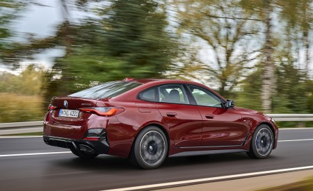 2022 BMW M440i xDrive Gran Coupe (Color: Aventurine Red) Rear Three-Quarter Wallpapers 450x275 (18)