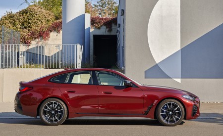 2022 BMW M440i xDrive Gran Coupe (Color: Aventurine Red) Side Wallpapers 450x275 (47)