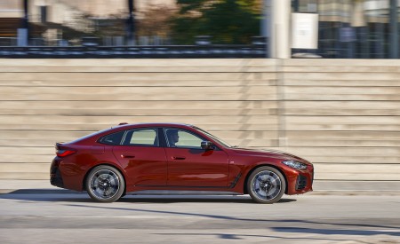 2022 BMW M440i xDrive Gran Coupe (Color: Aventurine Red) Side Wallpapers 450x275 (42)