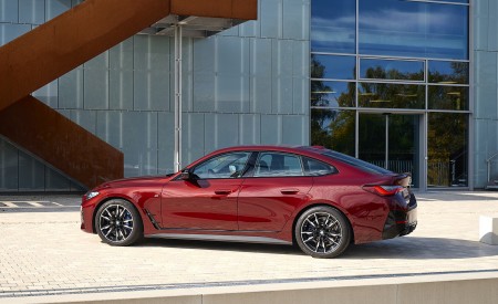 2022 BMW M440i xDrive Gran Coupe (Color: Aventurine Red) Side Wallpapers 450x275 (60)