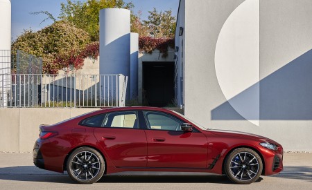 2022 BMW M440i xDrive Gran Coupe (Color: Aventurine Red) Side Wallpapers 450x275 (48)