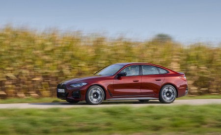 2022 BMW M440i xDrive Gran Coupe (Color: Aventurine Red) Side Wallpapers 450x275 (35)