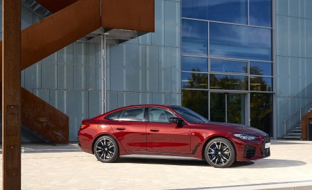 2022 BMW M440i xDrive Gran Coupe (Color: Aventurine Red) Side Wallpapers  450x275 (61)