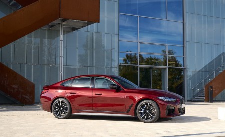 2022 BMW M440i xDrive Gran Coupe (Color: Aventurine Red) Side Wallpapers 450x275 (62)