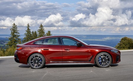2022 BMW M440i xDrive Gran Coupe (Color: Aventurine Red) Side Wallpapers 450x275 (69)