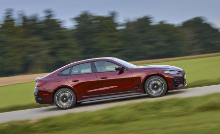 2022 BMW M440i xDrive Gran Coupe (Color: Aventurine Red) Side Wallpapers 450x275 (38)