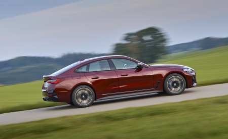2022 BMW M440i xDrive Gran Coupe (Color: Aventurine Red) Side Wallpapers 450x275 (39)