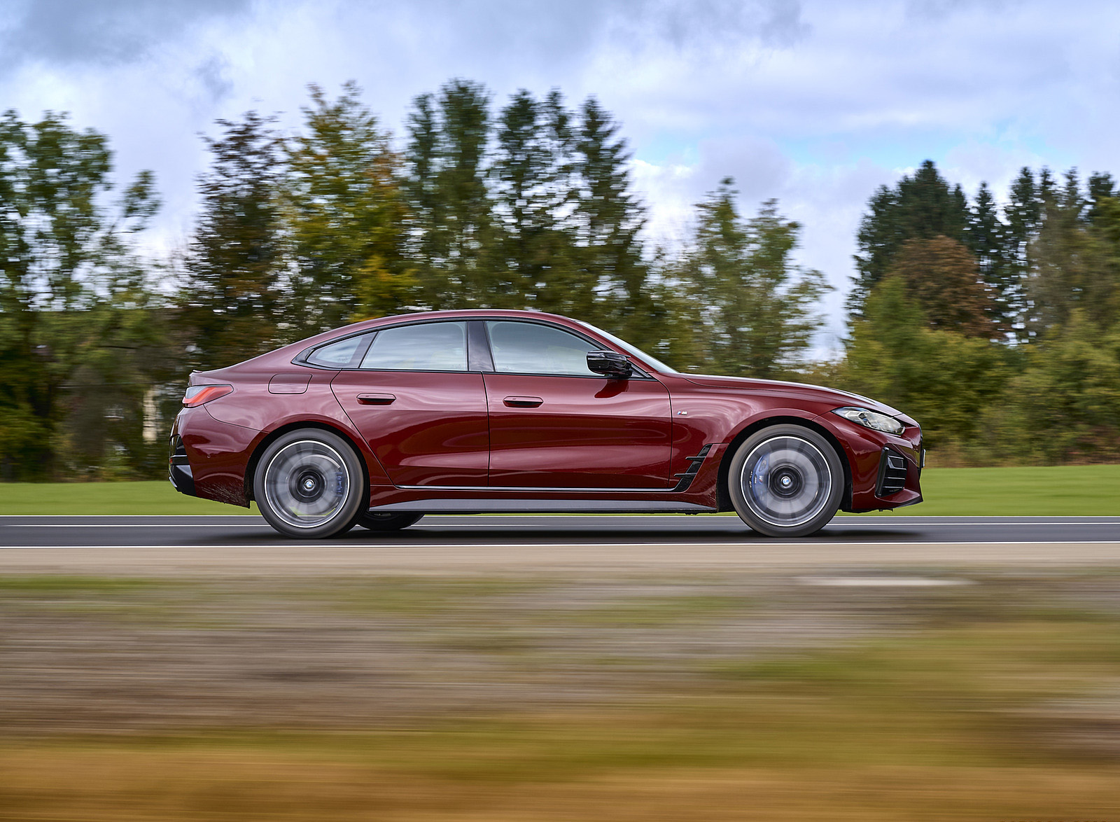 2022 BMW M440i xDrive Gran Coupe (Color: Aventurine Red) Side Wallpapers (14)