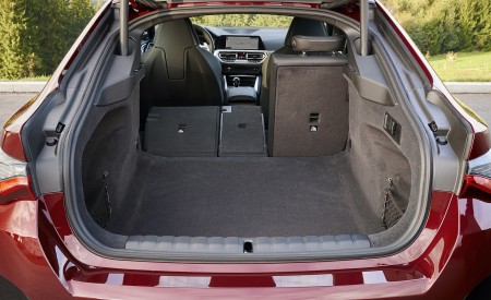 2022 BMW M440i xDrive Gran Coupe (Color: Aventurine Red) Trunk Wallpapers 450x275 (108)