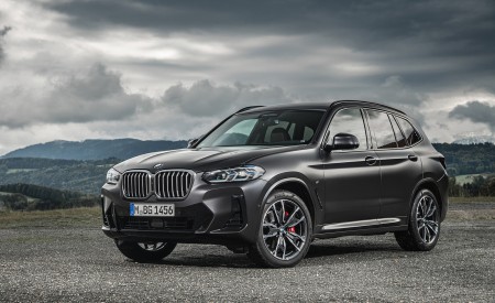 2022 BMW X3 Front Three-Quarter Wallpapers  450x275 (32)