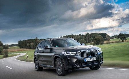 2022 BMW X3 Front Three-Quarter Wallpapers 450x275 (5)