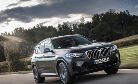 2022 BMW X3 Front Three-Quarter Wallpapers  450x275 (12)