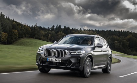 2022 BMW X3 Front Three-Quarter Wallpapers  450x275 (2)