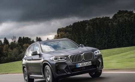 2022 BMW X3 Front Three-Quarter Wallpapers 450x275 (7)