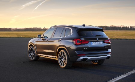 2022 BMW X3 Rear Three-Quarter Wallpapers 450x275 (86)
