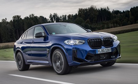 2022 BMW X4 M Competition (Color: Marina Bay Blue Metallic) Front Three-Quarter Wallpapers 450x275 (131)