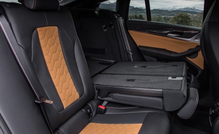 2022 BMW X4 M Competition (Color: Marina Bay Blue Metallic) Interior Rear Seats Wallpapers 450x275 (191)