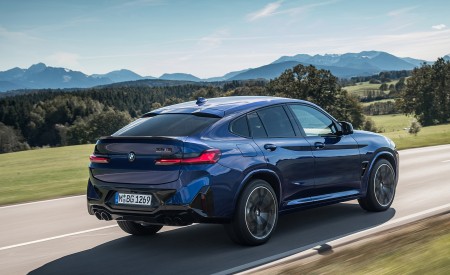2022 BMW X4 M Competition (Color: Marina Bay Blue Metallic) Rear Three-Quarter Wallpapers 450x275 (147)
