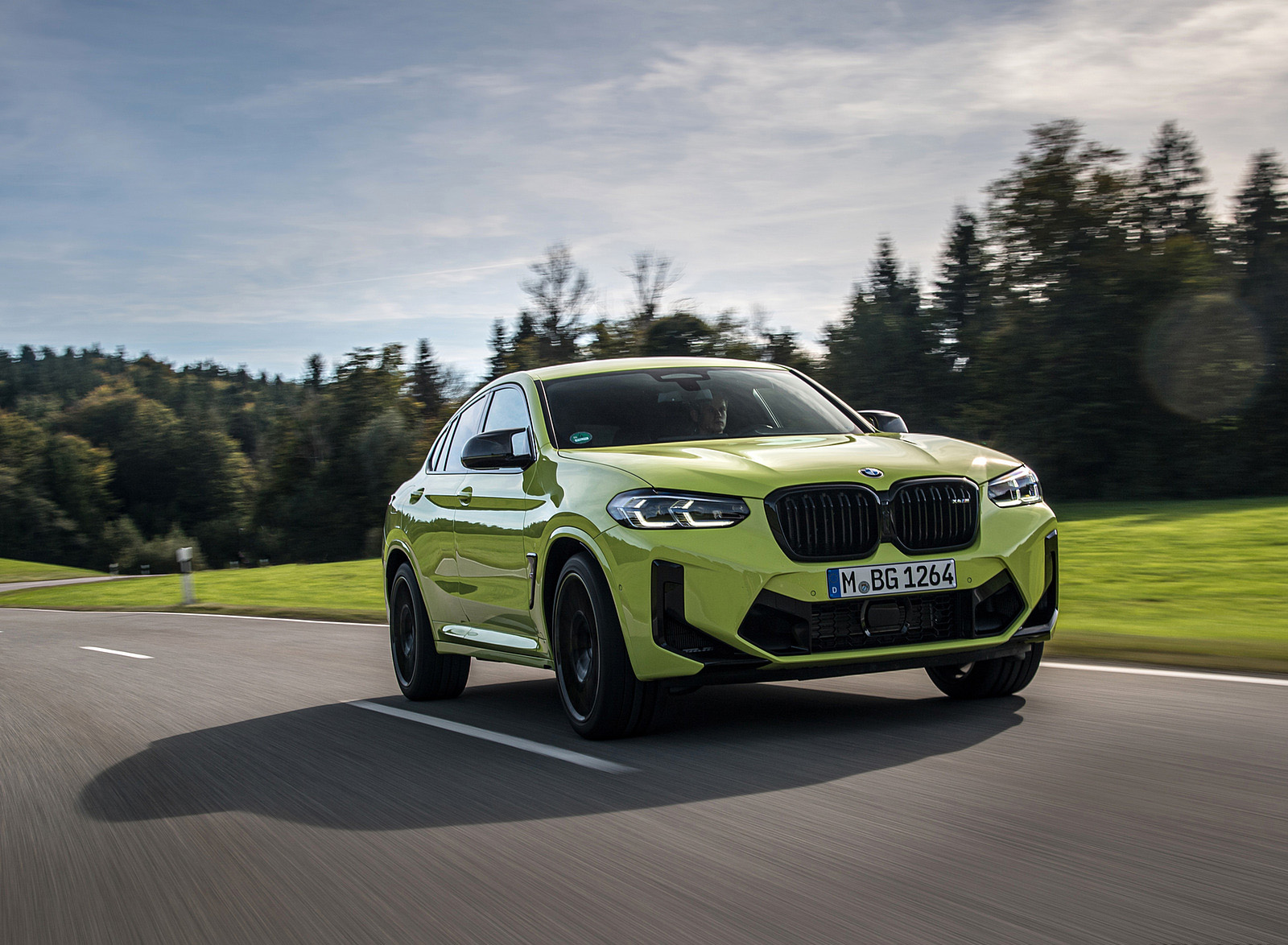2022 BMW X4 M (Color: Sao Paulo Yellow) Front Three-Quarter Wallpapers (12)