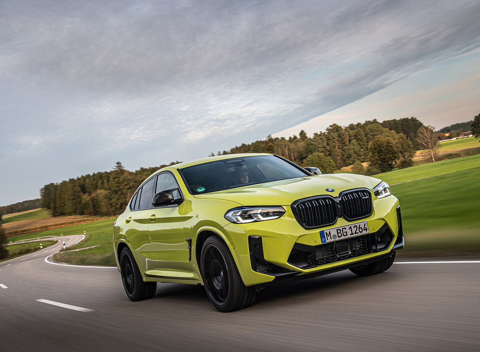 2022 BMW X4 M (Color: Sao Paulo Yellow) Front Three-Quarter Wallpapers (8)