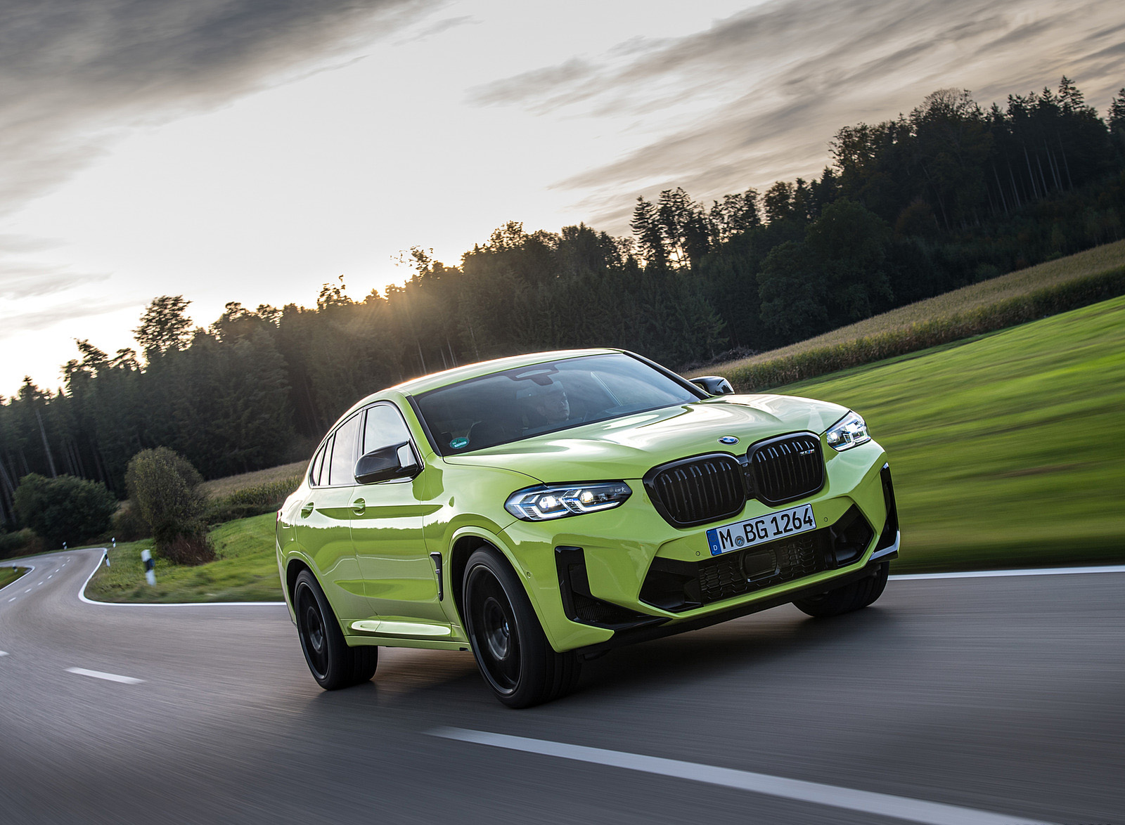 2022 BMW X4 M (Color: Sao Paulo Yellow) Front Three-Quarter Wallpapers (3)