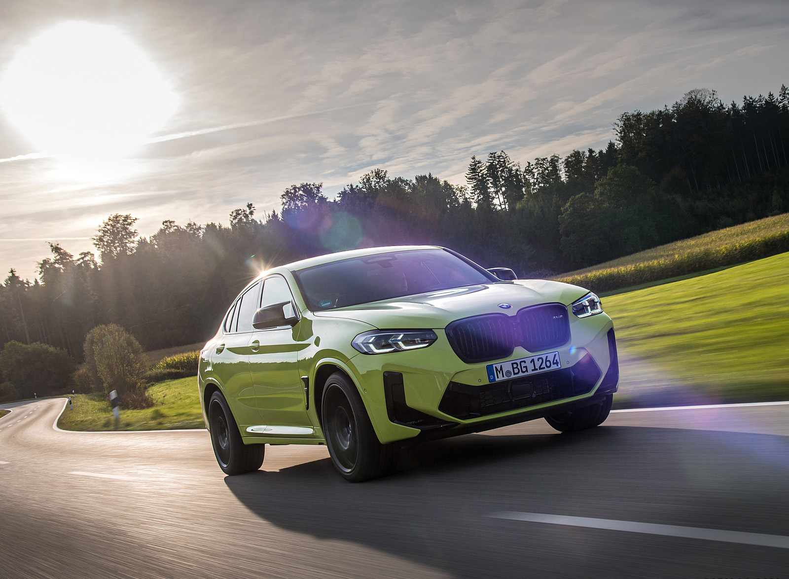 2022 BMW X4 M (Color: Sao Paulo Yellow) Front Three-Quarter Wallpapers (9)