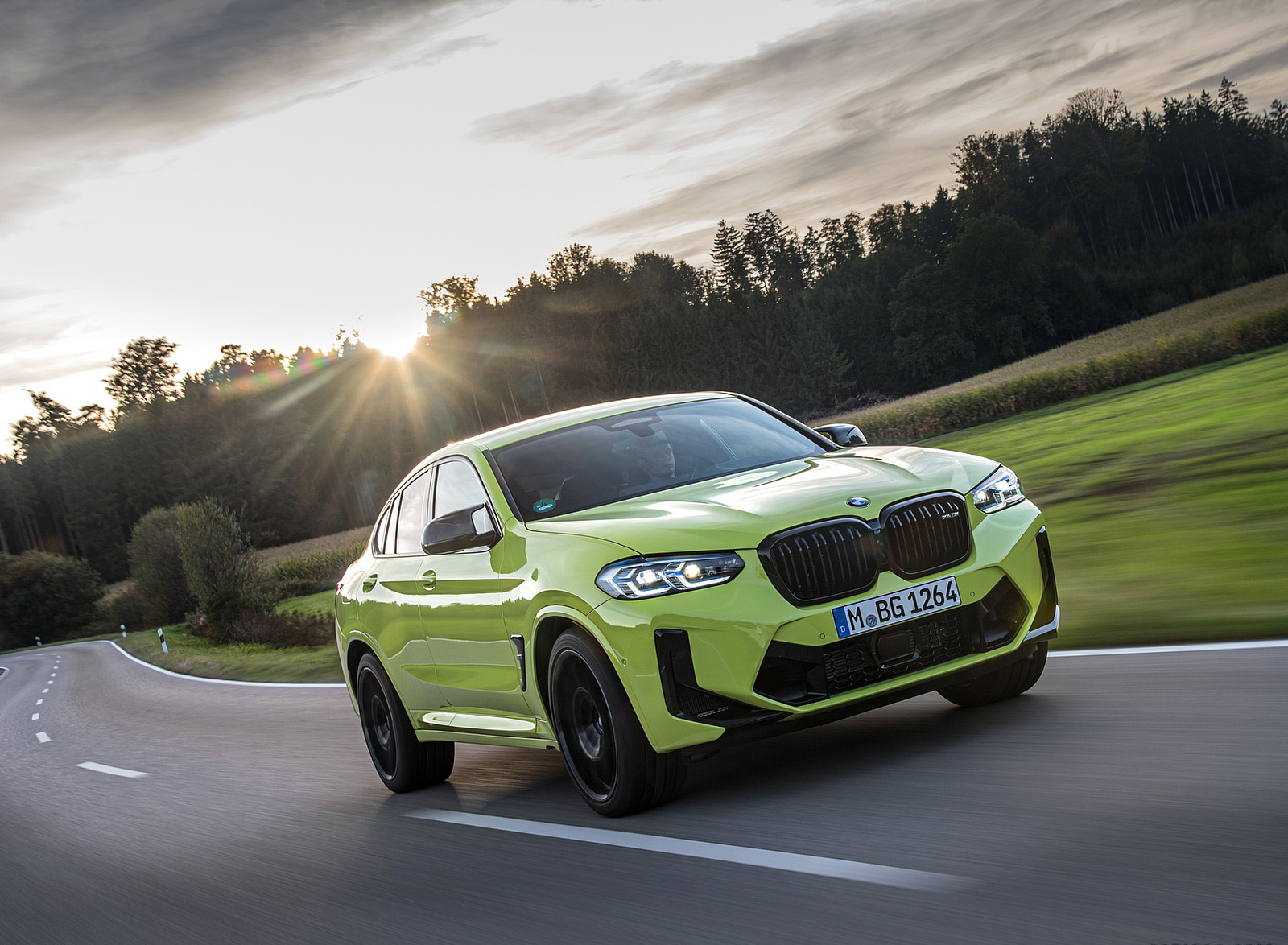 2022 BMW X4 M (Color: Sao Paulo Yellow) Front Three-Quarter Wallpapers (4)