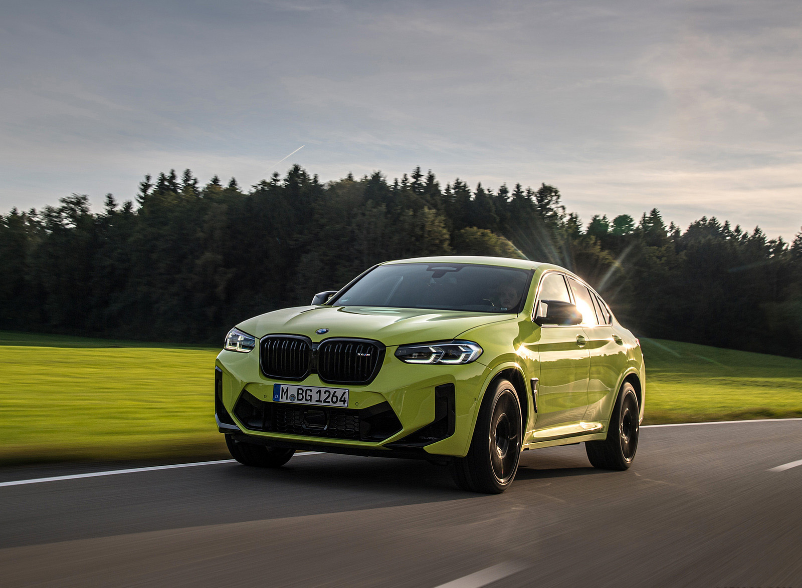 2022 BMW X4 M (Color: Sao Paulo Yellow) Front Three-Quarter Wallpapers (14)