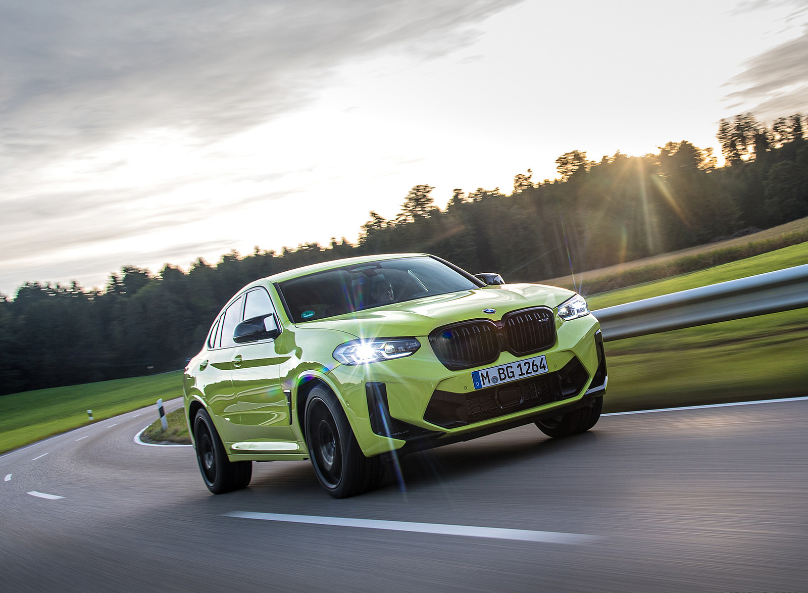 2022 BMW X4 M (Color: Sao Paulo Yellow) Front Three-Quarter Wallpapers (10)