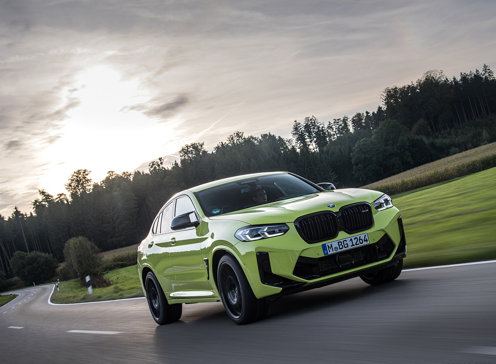 2022 BMW X4 M (Color: Sao Paulo Yellow) Front Three-Quarter Wallpapers (5)