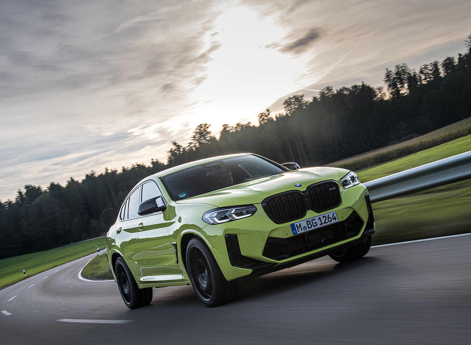 2022 BMW X4 M (Color: Sao Paulo Yellow) Front Three-Quarter Wallpapers (6)