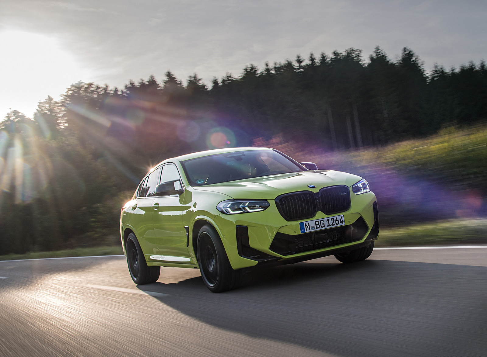 2022 BMW X4 M (Color: Sao Paulo Yellow) Front Three-Quarter Wallpapers (7)