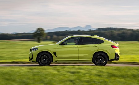 2022 BMW X4 M Competition (Color: Sao Paulo Yellow) Side Wallpapers 450x275 (88)