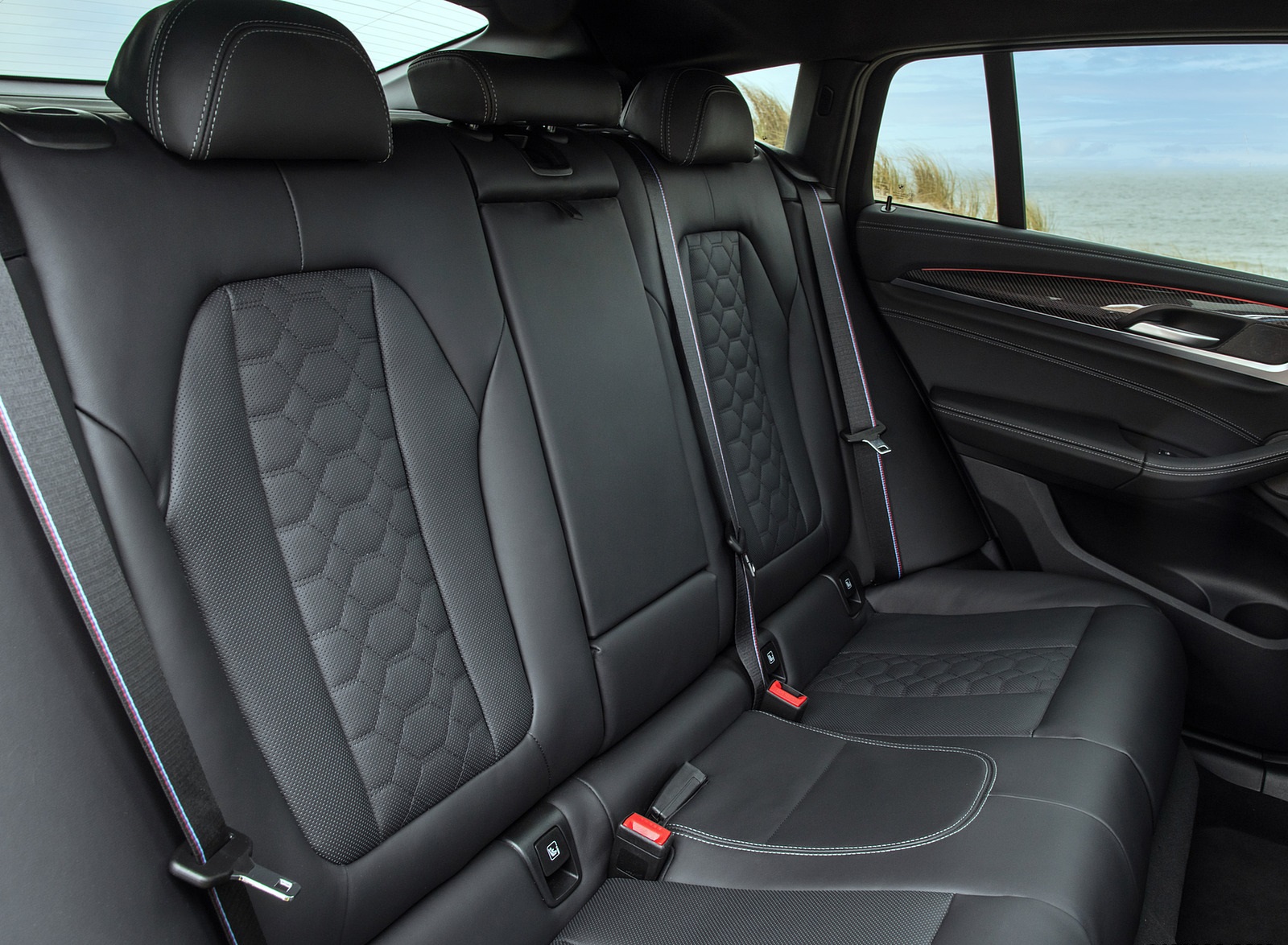2022 BMW X4 M Competition Interior Rear Seats Wallpapers #49 of 194