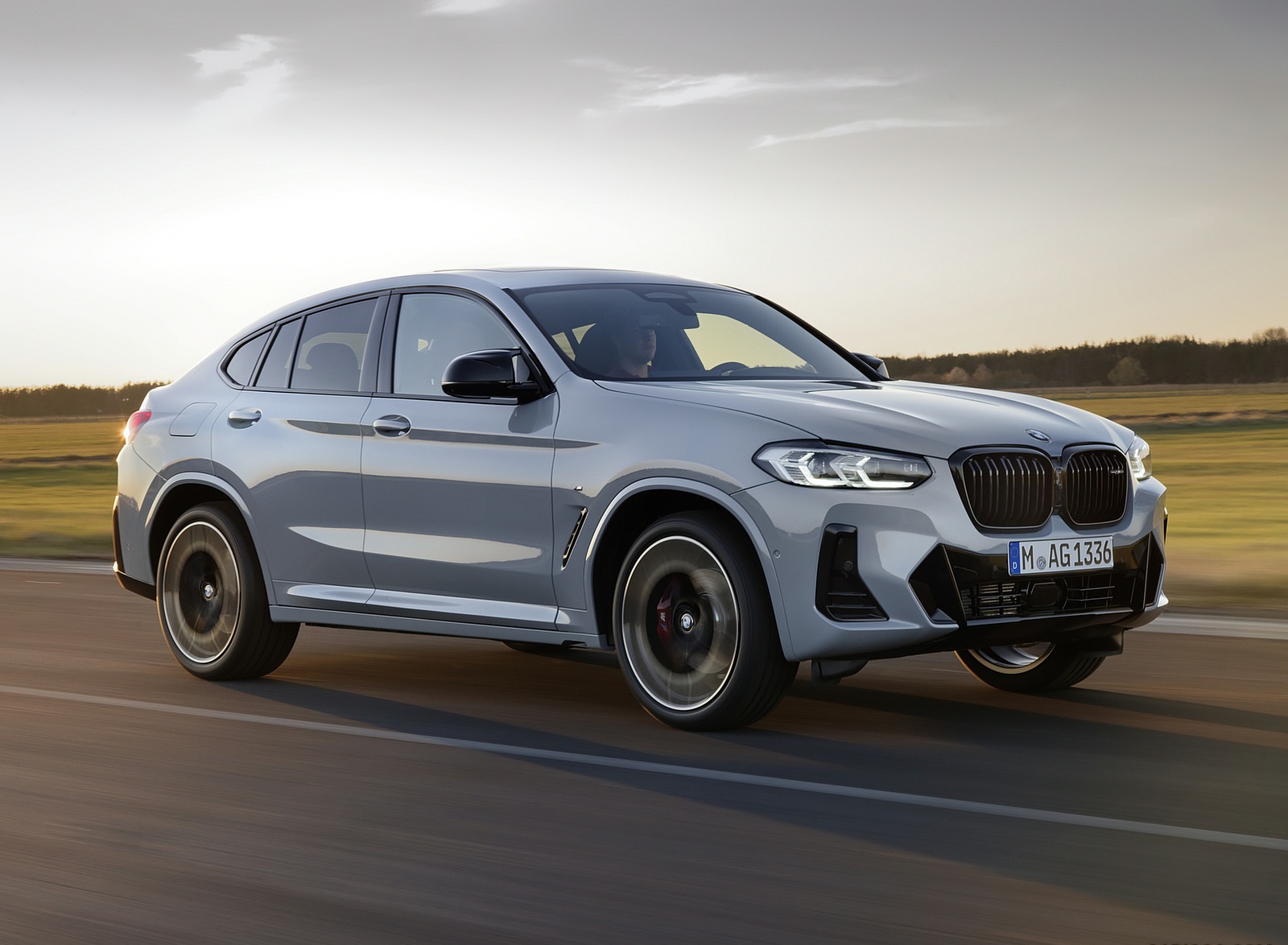 2022 BMW X4 M40i Front Three-Quarter Wallpapers (1)